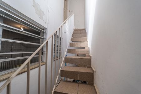Casa à venda com 195m², 3 quartos e 2 vagasEscada
