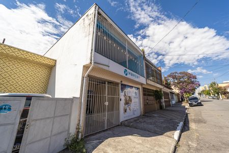 Casa à venda com 195m², 3 quartos e 2 vagasFachada