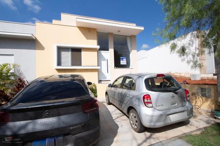Casa de condomínio para alugar com 154m², 3 quartos e 2 vagas Casa de condomínio para alugar com 154m², 3 quartos e 2 vagasFachada