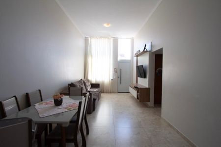 Casa de condomínio para alugar com 154m², 3 quartos e 2 vagas Casa de condomínio para alugar com 154m², 3 quartos e 2 vagasSala