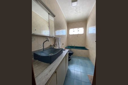 Casa à venda com 320m², 4 quartos e 2 vagasBanheiro