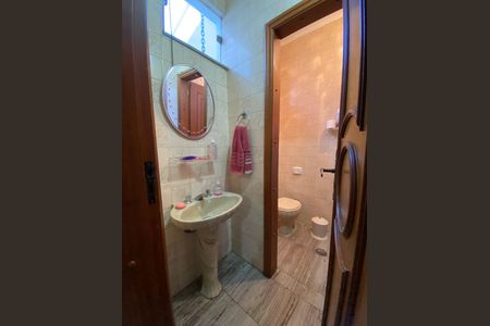 Casa à venda com 320m², 4 quartos e 2 vagasLavabo