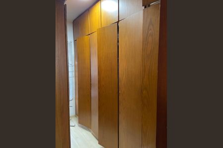 Casa à venda com 320m², 4 quartos e 2 vagasCloset da suíte