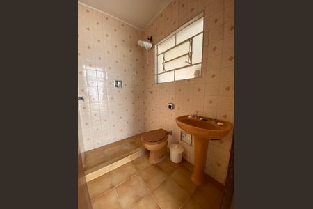 Casa à venda com 320m², 4 quartos e 2 vagasEdicula - Banheiro