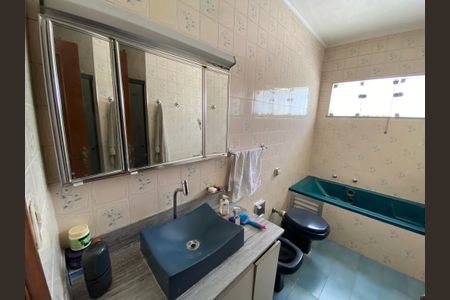 Casa à venda com 320m², 4 quartos e 2 vagasBanheiro