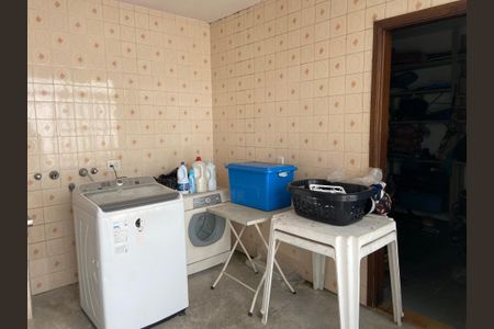 Casa à venda com 320m², 4 quartos e 2 vagasÁrea de Serviço
