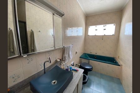 Casa à venda com 320m², 4 quartos e 2 vagasBanheiro