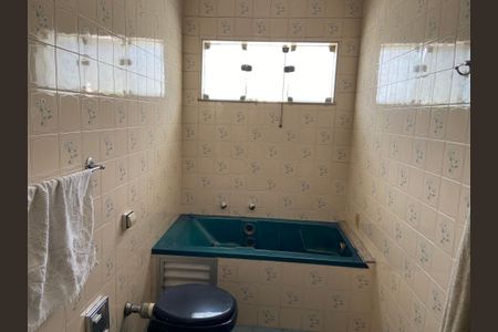 Casa à venda com 320m², 4 quartos e 2 vagasBanheiro