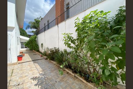 Casa à venda com 320m², 4 quartos e 2 vagasQuintal