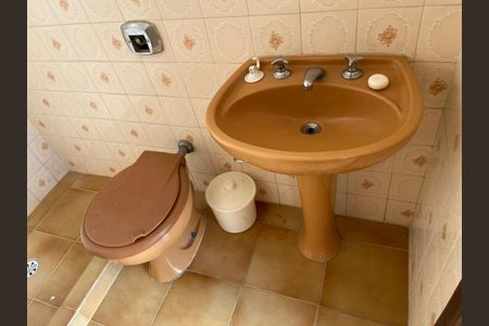 Casa à venda com 320m², 4 quartos e 2 vagasEdicula - Banheiro