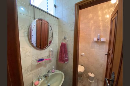 Casa à venda com 320m², 4 quartos e 2 vagasLavabo