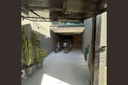 Casa à venda com 97m², 2 quartos e 2 vagas