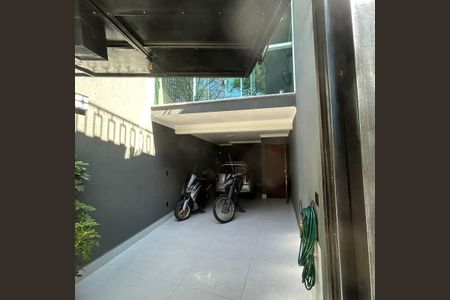 Casa à venda com 97m², 2 quartos e 2 vagas