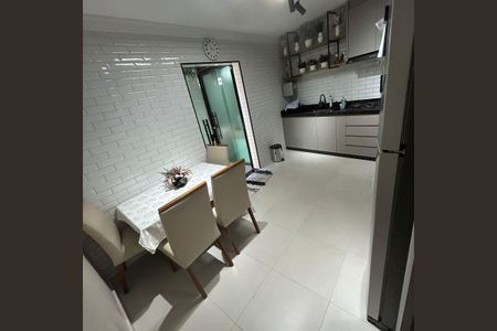 Casa à venda com 97m², 2 quartos e 2 vagas