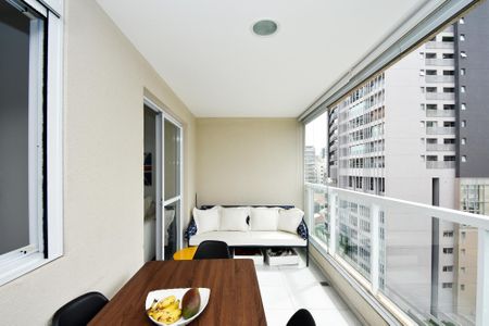 Apartamento à venda com 37m², 1 quarto e 1 vaga Apartamento à venda com 37m², 1 quarto e 1 vagaVaranda Sala de estar e jantar