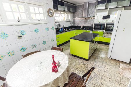 Casa à venda com 300m², 6 quartos e 4 vagasCozinha
