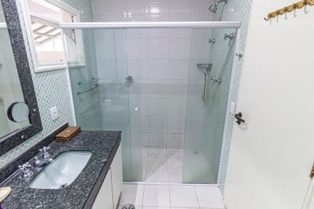 Casa à venda com 300m², 6 quartos e 4 vagasBanheiro da Suíte 1
