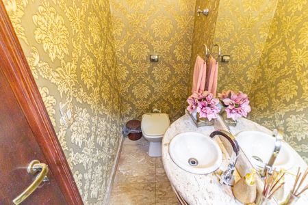 Casa à venda com 300m², 6 quartos e 4 vagasLavabo