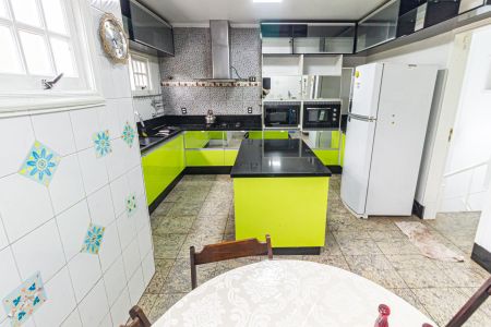 Casa à venda com 300m², 6 quartos e 4 vagasCozinha