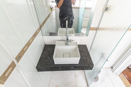 Casa à venda com 300m², 6 quartos e 4 vagasBanheiro da Suíte 2