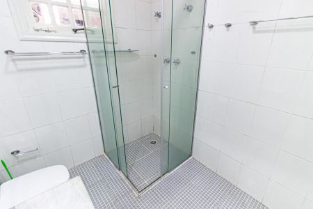 Casa à venda com 300m², 6 quartos e 4 vagasBanheiro