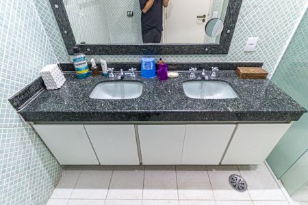 Casa à venda com 300m², 6 quartos e 4 vagasBanheiro da Suíte 1
