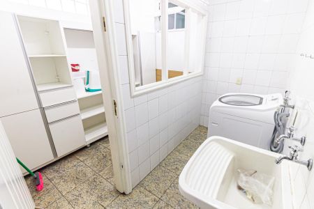 Casa à venda com 300m², 6 quartos e 4 vagasLavanderia