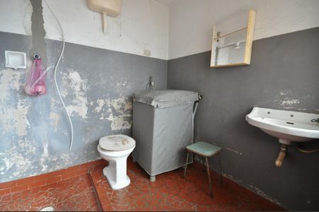 Casa à venda com 204m², 4 quartos e sem vagaBanheiro de serviço