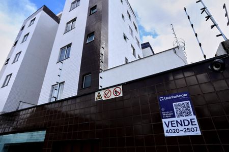 Apartamento à venda com 80m², 3 quartos e 2 vagasFachada com Plaquinha