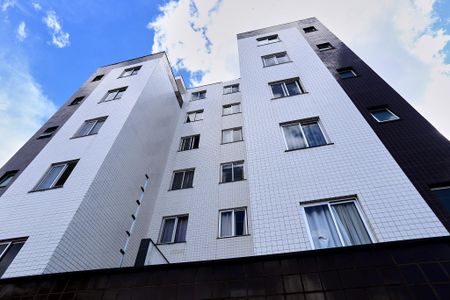 Apartamento à venda com 80m², 3 quartos e 2 vagas Apartamento à venda com 80m², 3 quartos e 2 vagasFachada