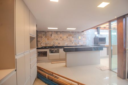 Casa à venda com 102m², 3 quartos e 2 vagasCozinha/Quintal/Churrasqueira