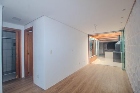 Casa à venda com 102m², 3 quartos e 2 vagasSala