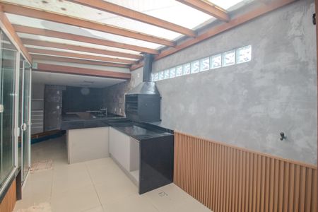 Casa à venda com 102m², 3 quartos e 2 vagasCozinha/Quintal/Churrasqueira