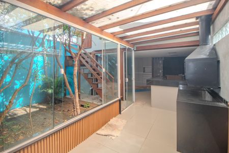 Casa à venda com 102m², 3 quartos e 2 vagasCozinha/Quintal/Churrasqueira