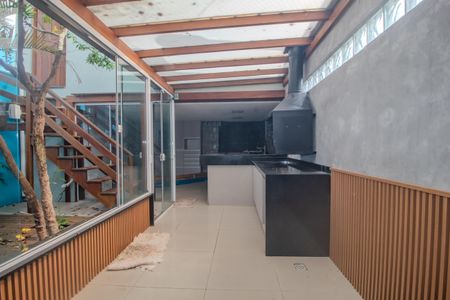 Casa à venda com 102m², 3 quartos e 2 vagasCozinha/Quintal/Churrasqueira