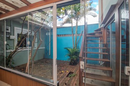 Casa à venda com 102m², 3 quartos e 2 vagasCozinha/Quintal/Churrasqueira