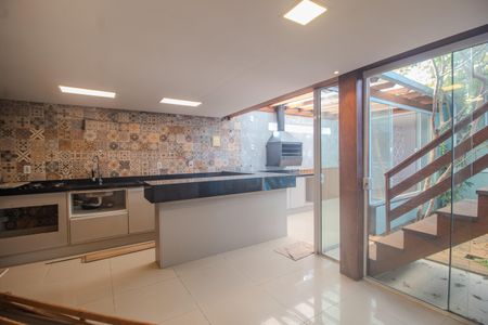 Casa à venda com 102m², 3 quartos e 2 vagasCozinha/Quintal/Churrasqueira
