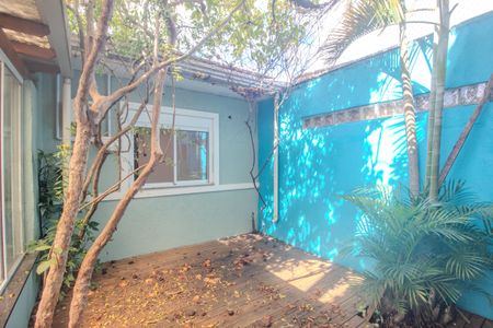 Casa à venda com 102m², 3 quartos e 2 vagasQuintal