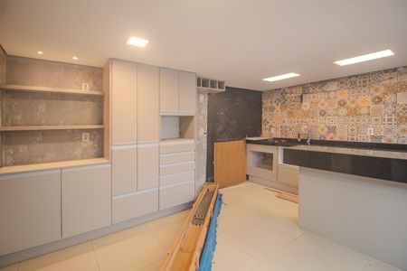 Casa à venda com 102m², 3 quartos e 2 vagasCozinha/Quintal/Churrasqueira