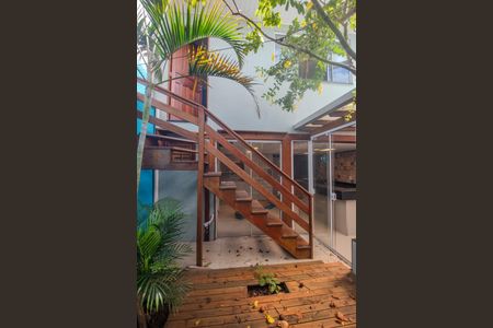 Casa à venda com 102m², 3 quartos e 2 vagasQuintal