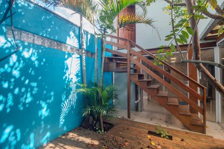 Casa à venda com 102m², 3 quartos e 2 vagasQuintal