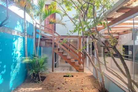 Casa à venda com 102m², 3 quartos e 2 vagasVista