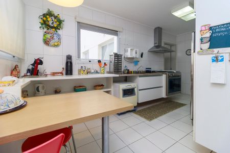 Apartamento para alugar com 186m², 3 quartos e 3 vagas Apartamento para alugar com 186m², 3 quartos e 3 vagasCozinha