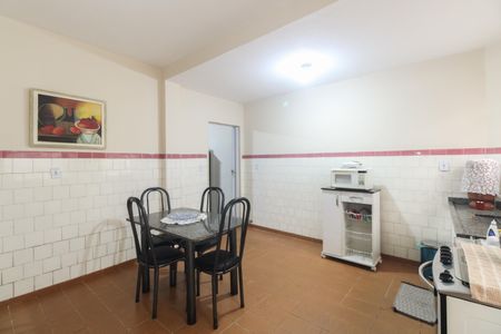 Casa à venda com 125m², 2 quartos e 2 vagasCozinha 