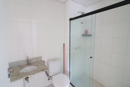 Banheiro de apartamento para alugar com 2 quartos, 47m² em Piratininga, Osasco