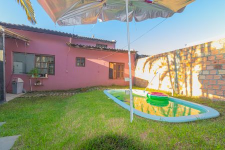 Casa à venda com 100m², 3 quartos e 1 vagaÁrea externa/Piscina