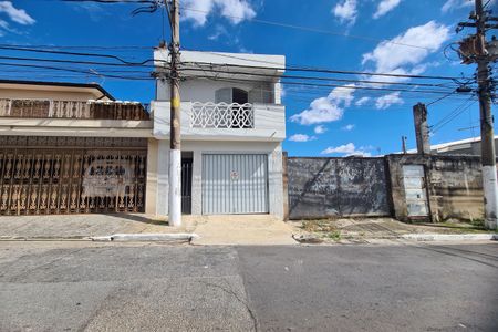 Casa para alugar com 88m², 2 quartos e 2 vagas Casa para alugar com 88m², 2 quartos e 2 vagasFachada