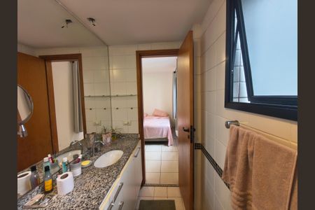 Apartamento para alugar com 70m², 2 quartos e 1 vaga Apartamento para alugar com 70m², 2 quartos e 1 vagaBanheiro da suite