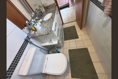 Apartamento para alugar com 70m², 2 quartos e 1 vaga Apartamento para alugar com 70m², 2 quartos e 1 vagaBanheiro da suite