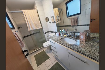 Apartamento para alugar com 70m², 2 quartos e 1 vaga Apartamento para alugar com 70m², 2 quartos e 1 vagaBanheiro da suite